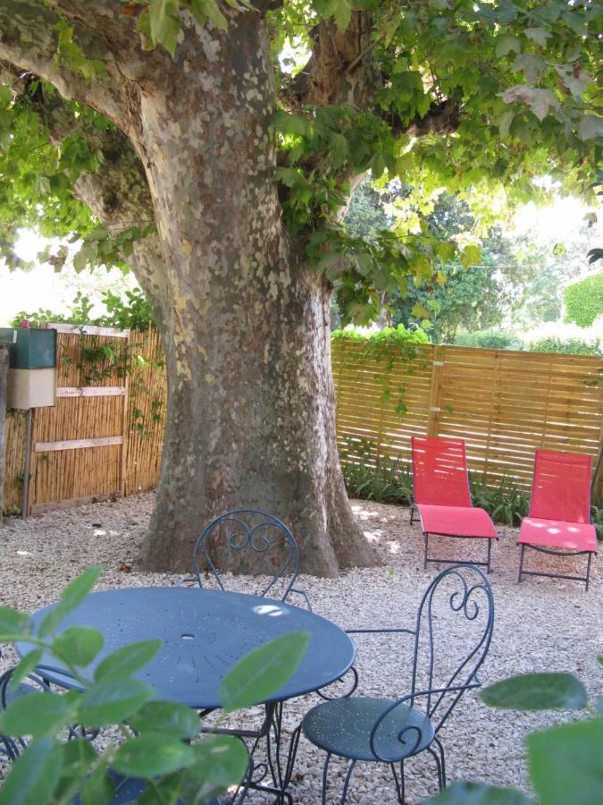Location& Gites Sarrians Buitenkant foto